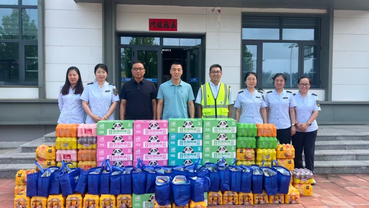 夏日送清凉 关怀暖人心——雷竞技raybet即时竞技平台党委委员、副总经理康天芳一行赴固安西收费站开展“送清凉”慰问活动